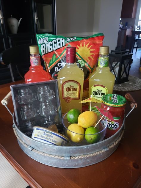 Margarita Basket Ideas For Raffle, Silent Auction Gift Basket Ideas Alcohol, Margarita Gift Basket Ideas Diy, Margarita Kit Gift, Margarita Themed Gift Basket, Fundraising Gift Basket Ideas, Margarita Raffle Basket Ideas, Mini Margarita Kit, Fiesta Basket Ideas