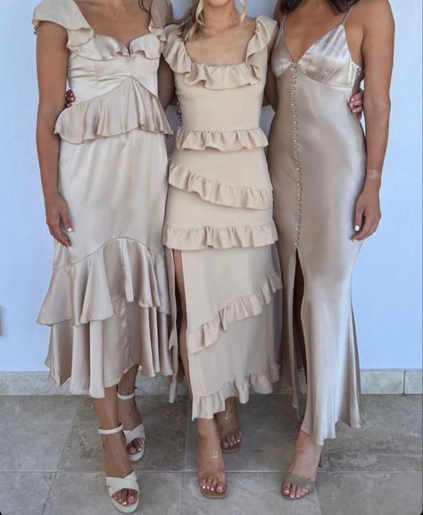 Aesthetic Bridesmaids Dresses, Mushroom Bridesmaid Dresses, Unique Bridesmaid Dresses Boho, Creme Bridesmaid Dress, Pearl Bridesmaid Dresses, Bridesmaid Dresses 2024 Trends, Good Bridesmaid Dresses, Velvet And Satin Bridesmaid Dresses, Neutral Wedding Attire