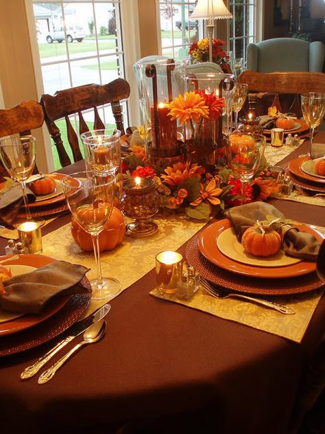 Thanksgiving table - I like this one too ... Thanksgiving Dining, Canadian Thanksgiving, Thanksgiving Dinner Table, Fall Table Settings, Fall Thanksgiving Decor, Thanksgiving Traditions, Thanksgiving Table Settings, Fall Tablescapes, Thanksgiving Tablescapes