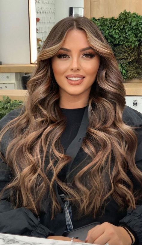 Black Hair With Blonde Highlights, Balyage Long Hair, Balayage Hair Caramel, Rambut Brunette, Honey Brown Hair, Brown Hair Looks, Brown Hair Inspo, Hair Color Caramel, Brunette Hair With Highlights