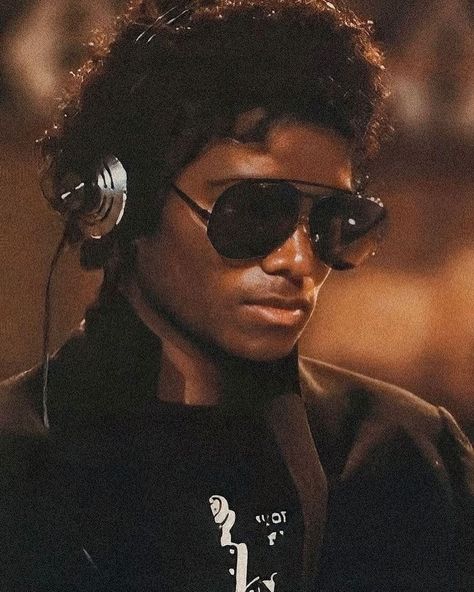 Young Michael Jackson, Michael Jackson Wallpaper, Figura Paterna, Photos Of Michael Jackson, Michael Jackson Thriller, Michael Jackson Bad, Michael Jackson Pics, Music Pics, Black Actors