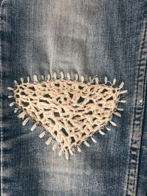 Jeans Recycle Ideas, Patching Jeans, Patched Jeans Diy, Crochet Jeans, How To Patch Jeans, Jeans Patches, Embroidery Jeans Diy, Fix Clothing, Diy Denim Jacket