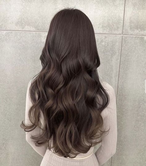 Light Brown Hair Full Color, Hazel Brown Hair, Brown Wavy Hair, Korean Hair Color, Brown Hair Looks, Brown Hair Inspo, Hairstyles For Layered Hair, Hair Inspiration Color, Hair Inspo Color