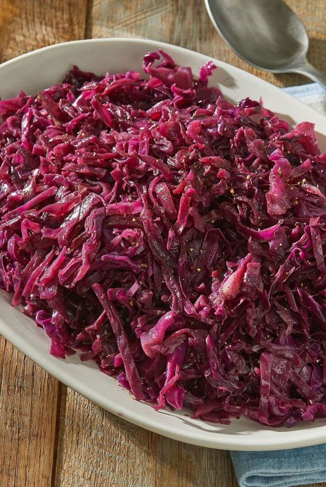 This German braised red cabbage recipe is delicious—and tastes even better the next day after allowing the flavors to mingle. Add this to steak or chicken for a balanced healthy meal#sidedishes#healthysidedishes#sidedishrecipes#healthyrecipes #dinnerrecipes #dinnerideas Fruit Sides, German Red Cabbage, Red Cabbage Recipe, Currant Jelly, Red Cabbage Recipes, Red Cabbage Salad, Salmon Marinade, Braised Red Cabbage, Cabbage Recipe