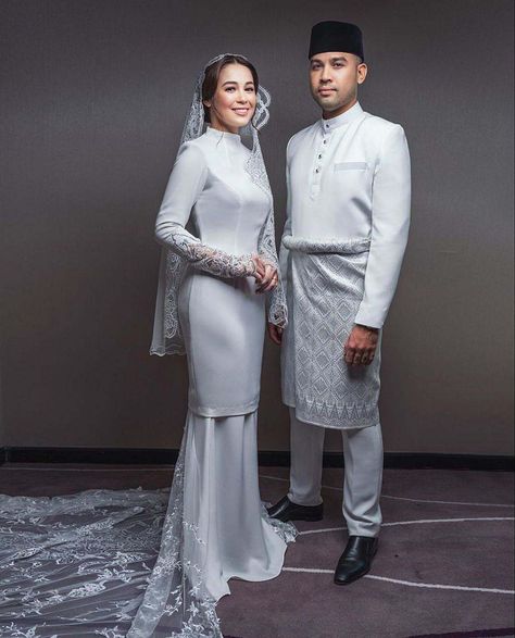 Baju nikah emma maembong Melayu Wedding Dress, Emma Maembong, Melayu Wedding, Bella Wedding Dress, Wedding Dress Hijab, Malay Wedding Dress, Muslim Wedding Gown, Baju Kahwin, Nikah Outfit