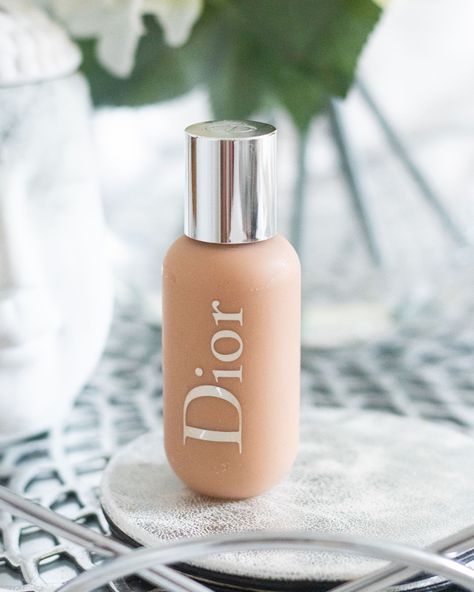 Dior Backstage Face and Body Foundation Review الشموع اليابانية, Penyimpanan Makeup, Dior Backstage, Alat Makeup, Body Foundation, Dior Makeup, It Cosmetics, Body Makeup, Luxury Makeup