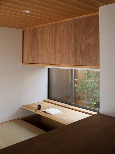 Japanese Minimalist Home, Interior Japanese Style, Modern Japanese Interior, Japan Interior, Tatami Room, Japanese Home Design, Minimalist Home Office, Aesthetic Japanese, Japanese Style House