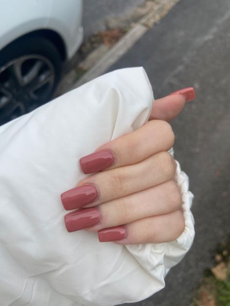 Dusty Red Nails, Deep Rose Nails, Maroon Pink Nails, Dusty Pink Acrylic Nails, Light Burgundy Nails, Autumn Nails Pink, Muted Pink Nails, Autumn Pink Nails, Warm Pink Nails