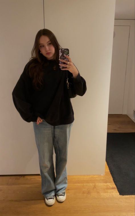 ⭐️| classic oversize black crewneck jeans converse outfit Black Skinning Jeans Outfit 2024, Crewneck And Jeans Outfit, Converse Black Outfit, Black Crewneck Outfit, Jeans Converse Outfit, Crewneck And Jeans, Black Converse Outfit, Converse Shoes Outfit, Crewneck Outfit