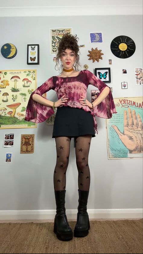 Whimsigoth Club Outfit, 90s Fashion Whimsigoth, Casual 70s Inspired Outfits, Whimsical 90s Outfits, 2000s Artsy Fashion, Witchy 90s Fashion, 90s Whimsical Goth Fashion, Witchy 90s Outfits, 90s Whimsy Goth Outfit