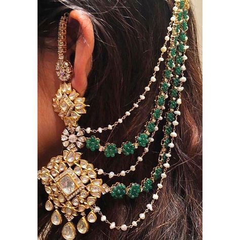 Bridal Jewellery Earrings, Pengantin India, Indian Bridal Jewelry Sets, Bridal Jewellery Design, Antique Jewellery Designs, Fancy Jewellery Designs, Jewelry Set Design, Bridal Accessories Jewelry, Indian Jewellery Design Earrings