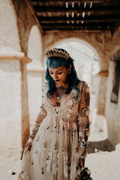 Punk Wedding Dresses, Blush Color Wedding Dress, Edgy Wedding Dress, Rocker Wedding, Punk Wedding, Edgy Wedding, Gala Outfit, Desert Elopement, Rock Wedding