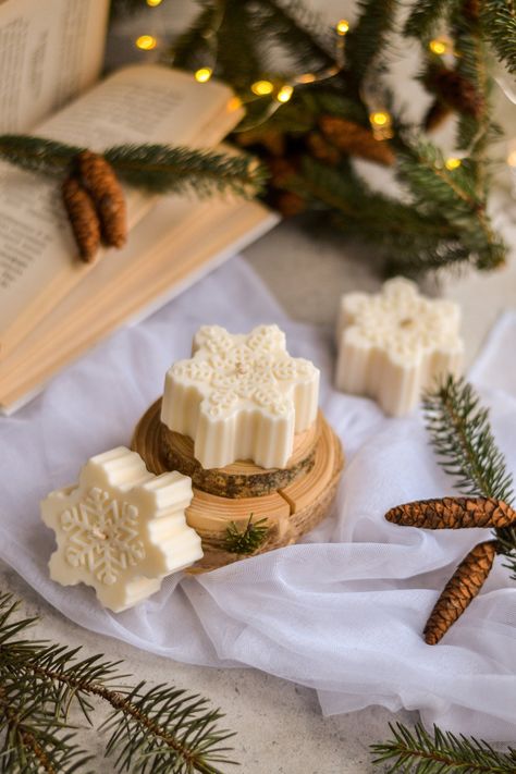 Snowflake Candle, Christmas Market Stall, Snowflake Candles, Minimalist Christmas Decor, Winter Decorations Diy, Candles Photography, Cozy Candles, Candle Safety, Handmade Soy Candle