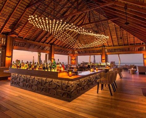 Coco Bar Modern Outdoor Bar, Outdoor Bar Counter, Beach Restaurant Design, Beach Resort Design, Coco Bar, Rooftop Restaurant Design, Modern Restaurant Design, Outdoor Restaurant Design, Sosua