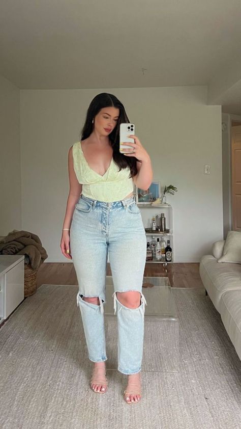 Plus Size Outfit Ideas 2023, Mid Size Outfit Ideas Summer, Trendy Curvy Outfits Summer, Summer Outfit Curvy 2023, Spring Fits Plus Size, Medium Size Body Outfits Summer, Summer Fits Curvy, Medium Girls Body Outfits, Plus Size Trendy Outfits 2023