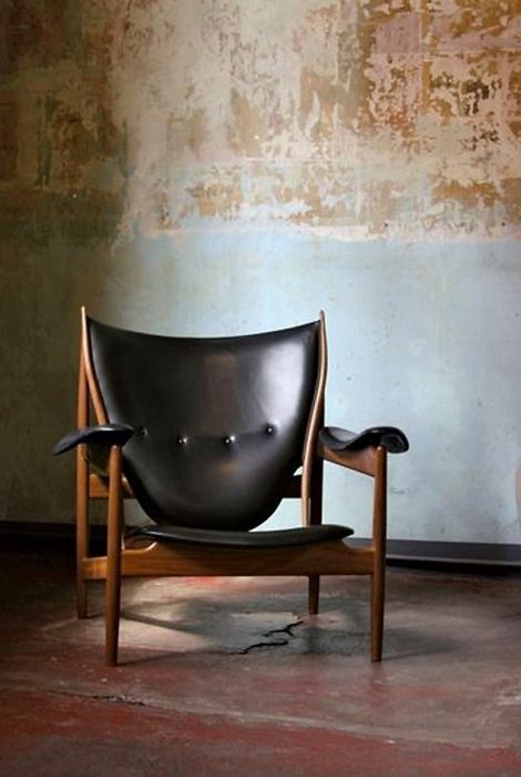 The Chieftain chair by Finn Juhl, 1949 Chieftain Chair, Wood Lounge Chair, Finn Juhl, Black Chair, Design Industrial, Mid Century Modern Furniture, Mid Century Furniture, Wood Chair, Interior Furniture