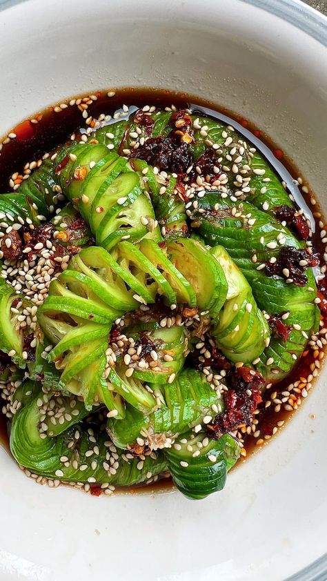 Cucumber Salad Spiral, Asian Inspired Food, Cucumber Twists, Spiralized Cucumber Salad, Easy Recipes Aesthetic, Cucumber Sesame Salad, Healthy International Recipes, Spiral Cucumber Salad, Cucumber Spiral