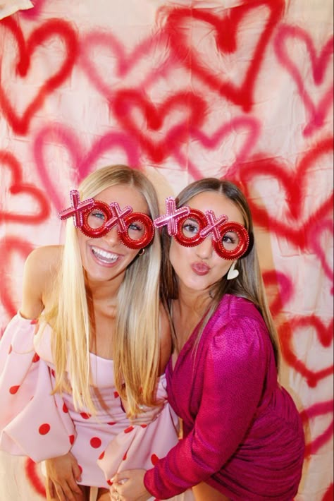 galentines day, girls night, v day, galentines day Valentine’s Day Decor Aesthetic, Valentine’s Day Selfie, Galtines Party, Valentine’s Day Pictures With Friends, Preppy Galentines Party, Galentines Photoshoot With Friends, Galentines Party Pictures, Galentines Friends Pictures, Valentines Date Party Sorority