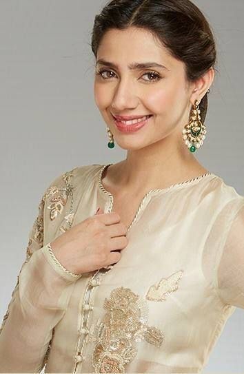 Maira Khan masoori dress Maira Khan, Mahira Khan Dresses, Pakistan Wedding, Desi Dress, Mahira Khan, Pakistani Designers, Indian Designer Outfits, Pakistani Actress, Pakistani Bridal