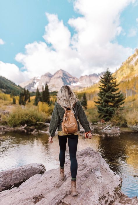 Hiking Picture Ideas, Maroon Bells Colorado, Hiking Photos, Travel Pose, Hiking Photography, Maroon Bells, Hiking Pictures, Travel Pictures Poses, Hiking Destinations