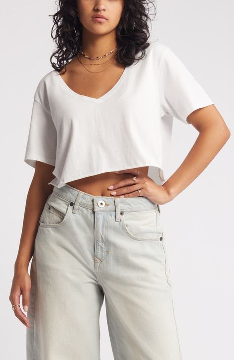 BP. Washed V-Neck Crop T-Shirt | Nordstrom White Tshirt V Neck, Cropped V Neck Tee, White Baggy Shirt Outfits, Cropped T Shirt Outfit, Tops For School, White Crop Tee, Loose Crop Top, Benson Boone, Cropped White Tee