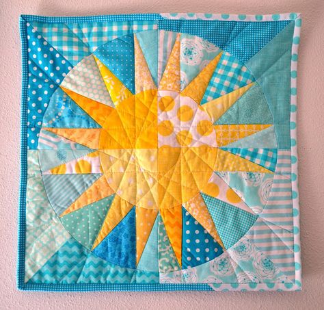 Sun Quilts Ideas, Sun Moon Quilt, Sun Quilt Block Free Pattern, Sun And Moon Quilt, Sun Quilt Pattern, Sun Quilt Block, Sun Quilt, Moon Quilt, Paper Quilt