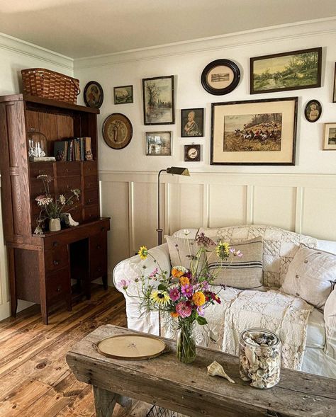 Cottagecore Living Room Ideas, Salons Cottage, Cottagecore Living Room, Cottagecore Living, Casa Retro, Cottagecore Home, Casa Vintage, Style Cottage, Rustic Living