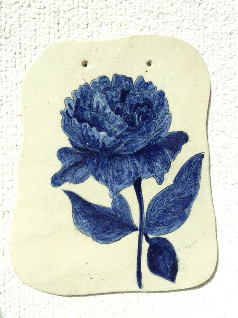 Cobalt oxide decoration on ceramic clay. Cobalt Oxide Ceramics, Oxide Ceramics, Creative Things, Ceramic Clay, Ceramic Plates, Cobalt, Rooster, Kids Rugs, Ceramics