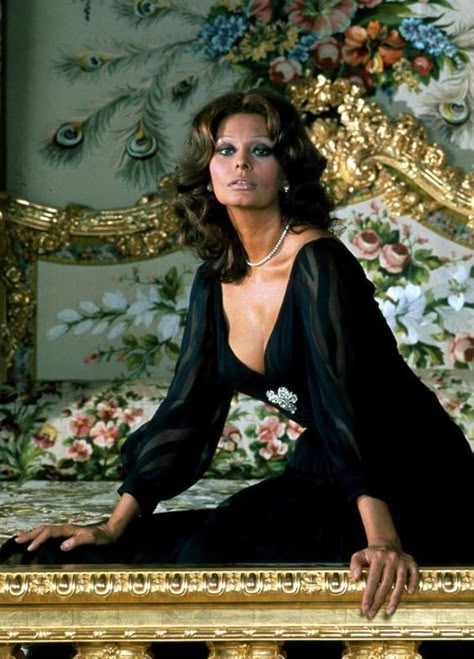 Sophia Loren, senior and beautiful woman VIII Carlo Ponti, Plus Zise, Sofia Loren, Italian Beauty, Italian Actress, Actrices Hollywood, Foto Vintage, Sophia Loren, Beauty Icons