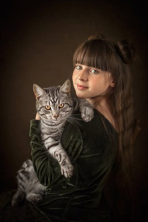 Cat Family Portrait, Animal Photoshoot, Work Photos, Identity Project, Fine Art Portraiture, People Poses, Fine Art Portraits, Cat Photography, Cat People