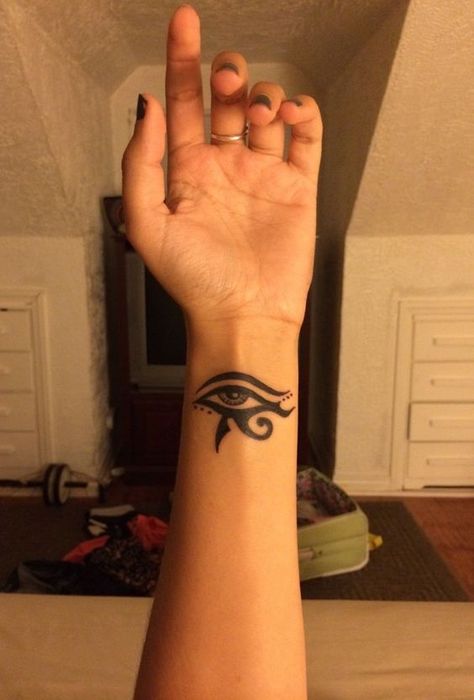 Egyptian Eye Tattoos, Horus Tattoo, Evil Eye Tattoo, Egyptian Eye, Egyptian Tattoo, Geniale Tattoos, Small Wrist Tattoos, Spiritual Tattoos, Symbol Tattoos