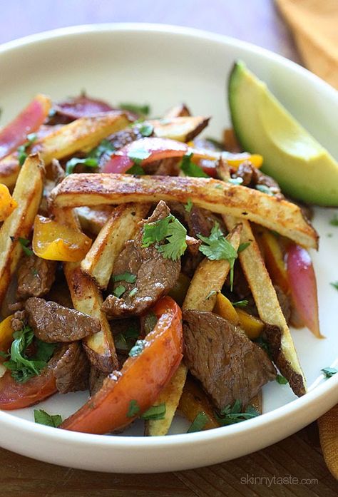 This healthier spin on a Peruvian classic stir-fry dish combines two of my favorite cuisines – Latin and Chinese! Saltado Peruvian, Peruvian Beef, Peru Food, Peruvian Dishes, Lomo Saltado, Peruvian Cuisine, Peruvian Food, Stir Fry Dishes, Beef Stir Fry