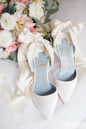 Louboutin Wedding Shoes, Comfortable Bridal Shoes, Bridal Footwear, Gaun Abad Pertengahan, Kasut Wanita, Blue Wedding Shoes, Something Blue Wedding, Chique Outfits, Wedding Shoes Flats