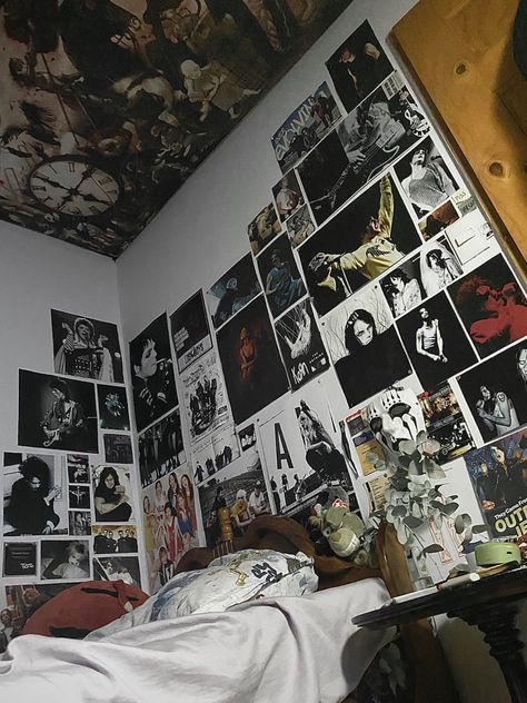 Room Filled With Posters, Metalhead Room Decor, Grunge Room Posters, Street Room Aesthetic, Metalhead Room, Edgy Bedroom, Dark Bedroom Ideas, Emo Room, Punk Room