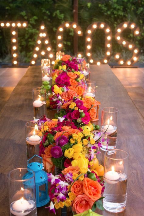 Taco Bar Wedding, Floral Themed Wedding, Mexican Themed Weddings, Bright Wedding Flowers, Mexican Fiesta Party, Tafel Decor, Fiesta Wedding, Mexican Party Theme, Fiesta Theme