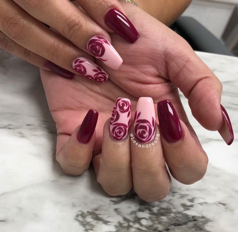 Roses nail design Rose Flower Nails Design, Nail Art Roses Flower, Red Roses Nails Design, Red Nails With Rose Design, Pink Rose Nail Art, Black Rose Nail Art, Rose Inspired Nails, Roses Nails Design, Rose On Nails