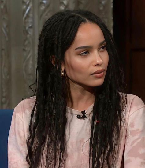 Zoe Kravitz Braids, Zoe Kravitz Style, Zoe Isabella Kravitz, Zoe Kravitz, Locs Hairstyles, Afro Hairstyles, Art Director, Makeup Inspiration, Graphic Designer