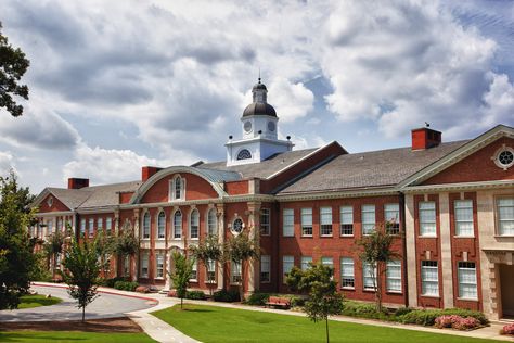 The Most Beautiful Private High School in Every State in America Photos | Architectural Digest High School In America, Architecture Schools, Private High School, Schools In America, Us Universities, Private Schools, School Campus, School Celebration, States In America