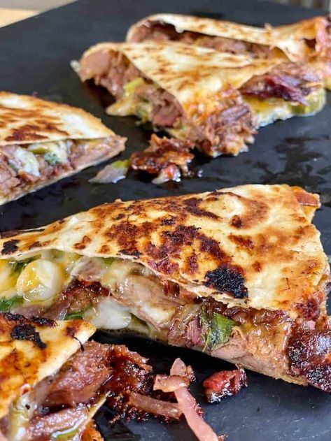 Easy Brisket Quesadilla - Your New Favorite Leftover Brisket Recipe! Things To Make With Brisket, Brisket Quesadilla Recipes, Brisket Wrap Recipes, What Goes Good With Brisket, Recipes For Leftover Brisket, What To Make With Brisket, Brisket Breakfast Recipes, Recipes With Brisket Leftovers, Brisket Casserole Recipes