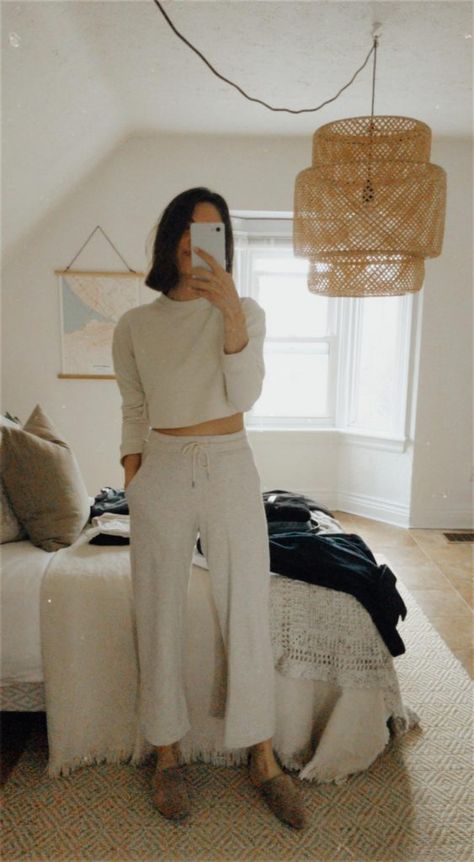 Winter Lounge Wear Street Styles, Balletcore Loungewear, Lounge Wear Capsule, Lounge Wear Street Style, Flattering Loungewear, French Loungewear, Wfh Loungewear, Loungewear Capsule Wardrobe, Cozy Lounge Outfits