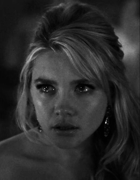 black and white Crying Aesthetique Black And White, Powerful Female Characters, Florence Pugh Black And White, Black And White Celebrity Photos, Celebrity Portraits Black And White, Female Emotions, Alice Chambers, Black And White Celebrities, Iconic Celebrities