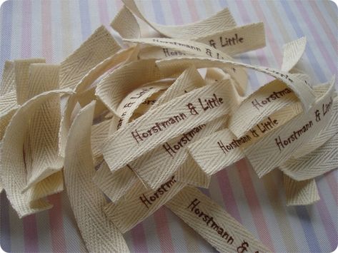 Diy Sew In Labels, Home Made Labels, Diy Labels For Handmade Items, Fabric Tags Ideas, Diy Product Labels, Sewing Labels Diy, Making Labels, Craft Labels, Make Labels