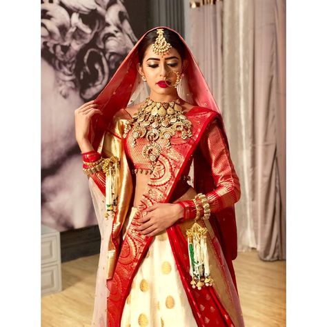 Not your average dulhaniya 👰🏻👁 What do you guys think of this major step drishti took? To know more tune into @starplus to watch… Divya Drishti, Wedding Wardrobe, Wedding Lehenga Designs, Indian Bride Outfits, Lehnga Dress, Bridal Lehenga Collection, Red Lehenga, Indian Bridal Dress, Indian Wedding Wear