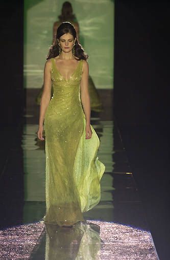 Elie Saab 2000s, Iconic Green Dress, Vintage Elie Saab, Elie Saab Green Dress, 90s Runway Gowns, 90s Couture Fashion, Ss 2024 Runway, Green 90s Prom Dress, Vintage Haute Couture Gowns