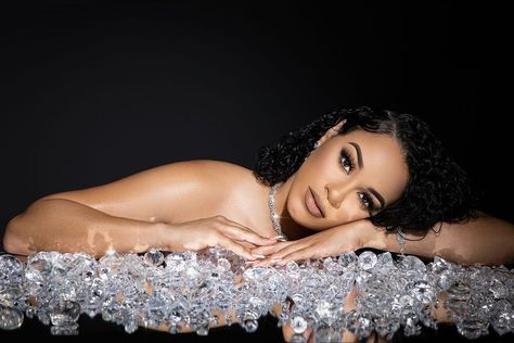 No pressure no diamond 💎 | Instagram Eating Diamonds Photoshoot, Bling Photoshoot Ideas, Diamond Photoshoot Photo Ideas, Photoshoot With Diamonds, Diamond Themed Photoshoot, Silver Themed Photoshoot, Denim And Diamonds Photoshoot, Diamond Photoshoot Black Women, Diamond Birthday Photoshoot