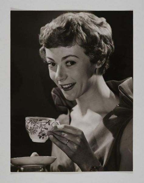 Photograph by Houston Rogers, portrait of Geraldine McEwan, 1954 | Rogers, Houston | V&A Explore The Collections Joan Sutherland, Margot Fonteyn, Douglas Fairbanks, Julie Christie, Rudolf Nureyev, Maggie Smith, Judi Dench, Maria Callas, Fred Astaire