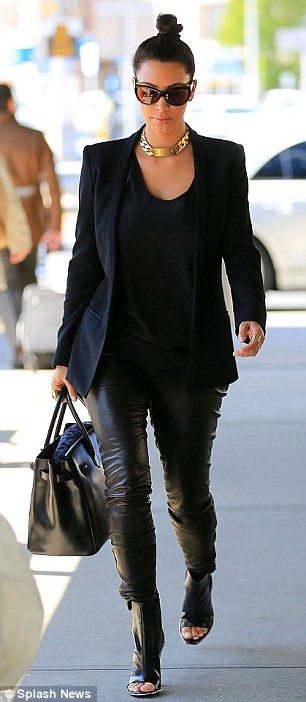 Kim Kardashian Kim Kardashian Blazer, Kim Kardashian 2012, 2012 Style, Kim Kardashian Wedding, Estilo Kim Kardashian, 00s Mode, Kim Kardashian Hair, Kim Kardashian Outfits, Style Rut