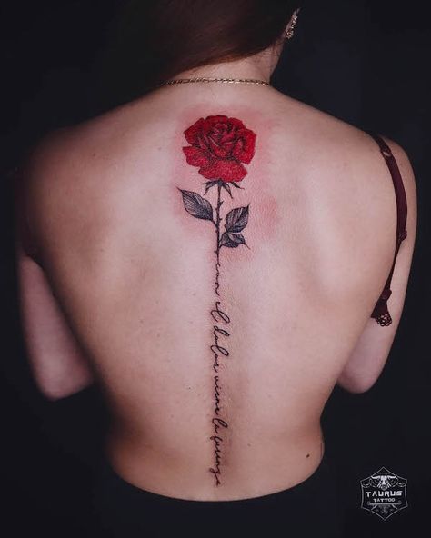 Rose Spine Tattoo, Tattoos Roses, Rose Tattoo With Name, Rose Tattoo On Back, Back Tattoo Women Spine, Tattoo Male, Wörter Tattoos, Flower Spine Tattoos, Dreamy Flowers