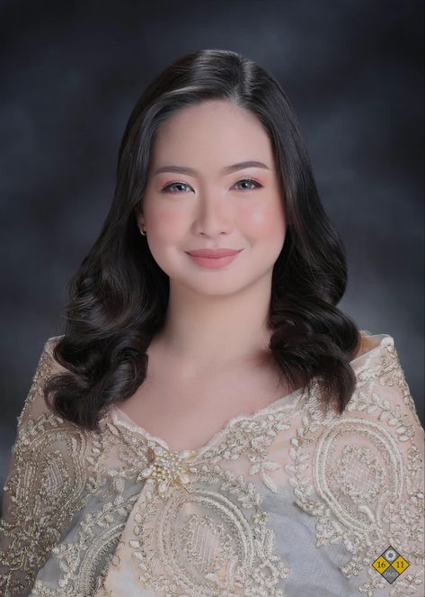 Pictorial Make Up For Graduation, Graduation Filipiniana Pictorial, Make Up Ideas For Graduation Pictorial, Graduation Photoshoot Hairstyles, Hairstyles For Filipiniana Dress, Filipiñana Graduation Pictorial, Filipiniana For Graduation, Graduation Looks Makeup Hairstyles, Filipiniana Make Up Look