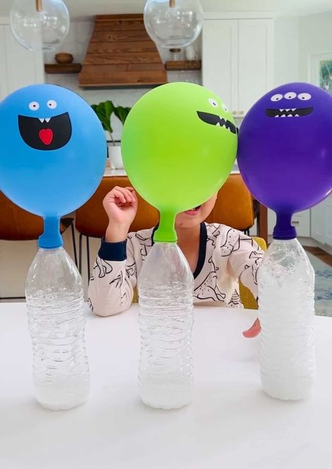 Baking Soda Balloon Experiment, Monster Science Experiment, Monster Experiments, Monster Theme Activities, Science Balloons, Diy Halloween Bottles, Recycling Activities For Kids, Halloween Experiments, Baking Soda Experiments